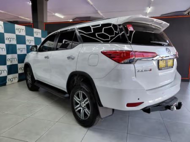 17960Toyota Fortuner009-th.jpg